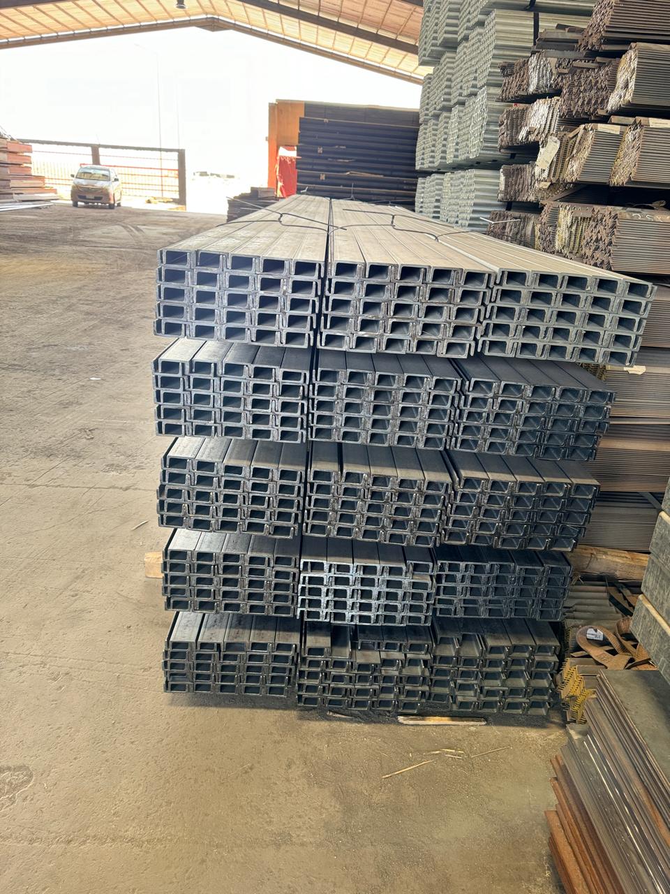 الزوايا والقنوات الحديدية U C L